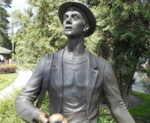 Памятник Гость