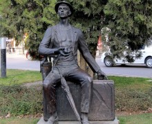 Памятник Гость