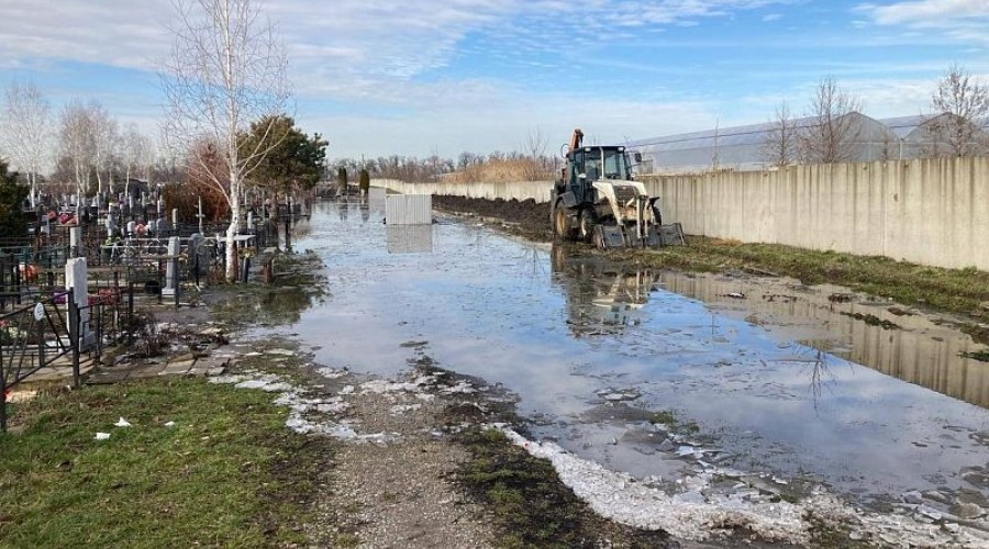 В хуторе Ленина установят гидротехнические сооружения на затопляемом кладбище