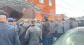 Очереди у дома и дежурство скорой: экс-главу Северского района похоронили в Адыгее рядом с семьей Ахеджака