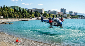 Сочинский бизнесмен прокатился на лыжах за бортом вертолета над морем