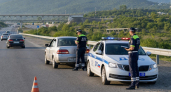 Kia Rio вылетела на встречку и парализовала трассу Джубга — Сочи
