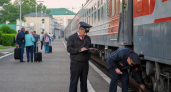 Поезд «Адлер — Нижневартовск» столкнулся с авто на путях: водитель погиб
