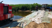 У хутора Урма под Крымском круглосуточно откачивают воду для защиты домов