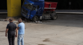 Фура врезалась в АЗС на границе Адыгеи и Кубани один человек погиб