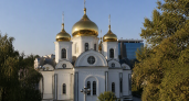 В Краснодаре 20-летие восстановления Войскового собора отметили литургией и крестным ходом