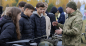 В Орлёнке школьникам показали экипировку ОМОН и СОБР и беспилотники