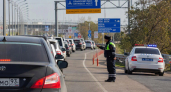 На подъезде к Крымскому мосту со стороны Керчи образовалась очередь из 585 машин