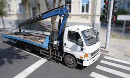 Круглосуточная охота на нарушителей: в Краснодаре эвакуаторы начали работать в ночных дворах