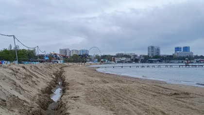 Роспотребнадзор разрешил открыть пляжи Анапы после разлива мазута